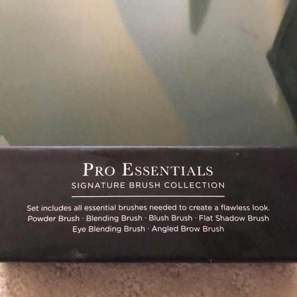 Urban Studio Make-up Brush Collection - Picture 2 of 4